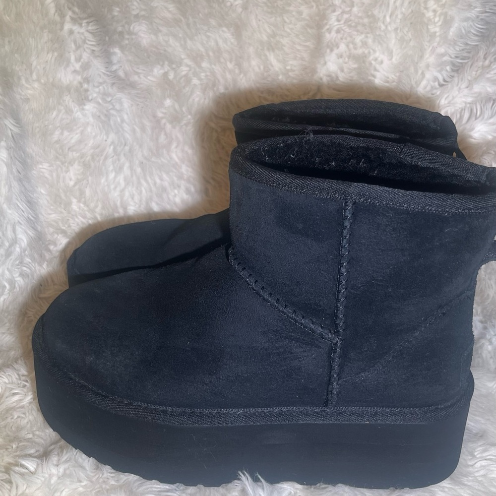 Ugg mini platform women’s ankle boots size 6 - Picture 2 of 6